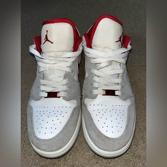 Nike Air Jordan 1 Low SE ‘Light Smoke Grey Gym Red’ - Picture 3 of 5